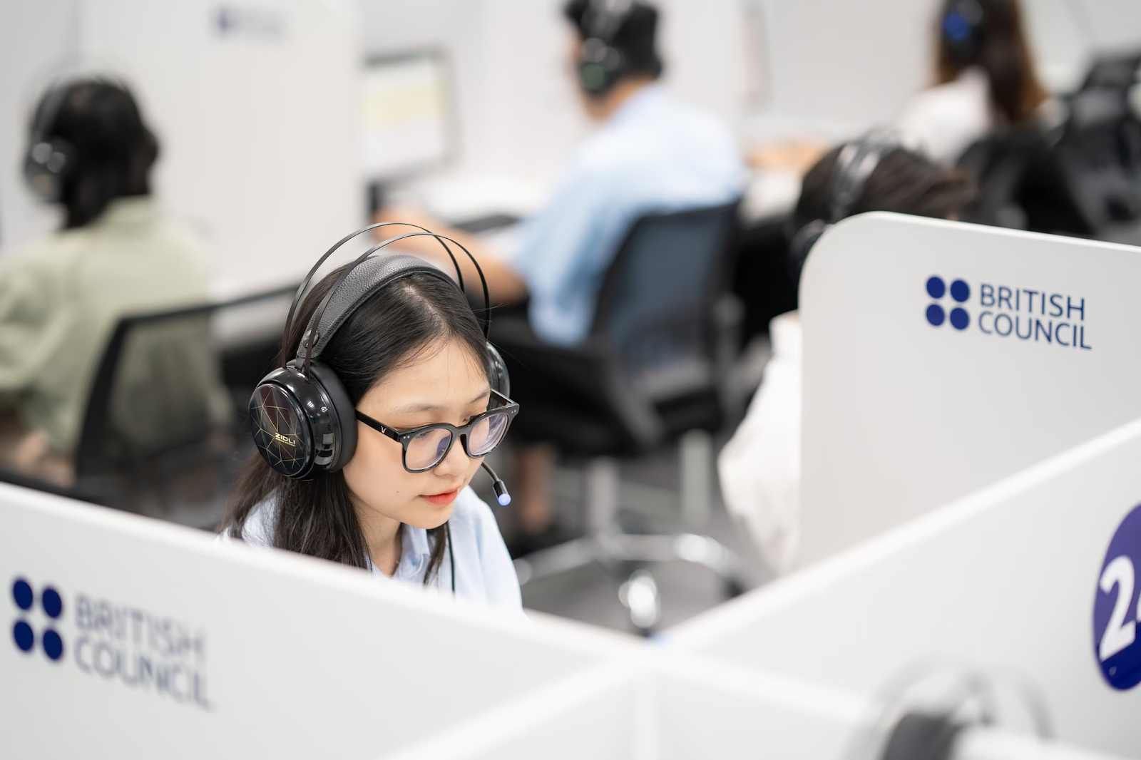 Bạn có thể lựa chọn đăng ký IELTS tại IDP hoặc BC tuỳ theo nhu cầu cá nhân (Nguồn: BC)