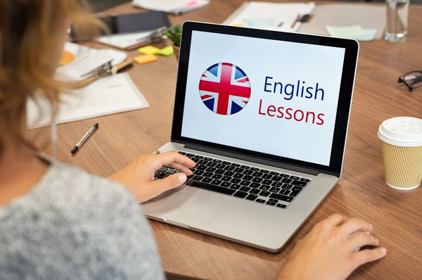 Học IELTS Online giúp bạn tiết kiệm chi phí hơn so với học IELTS Offline
