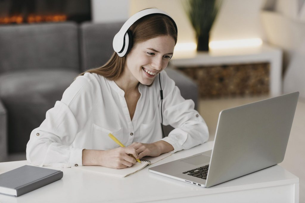 Luyện nghe chép chính tả giúp tăng band IELTS Listening cực kì hiệu quả