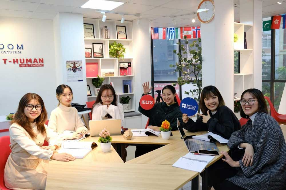 IKES IELTS với dàn giáo viên trẻ nhiệt huyết